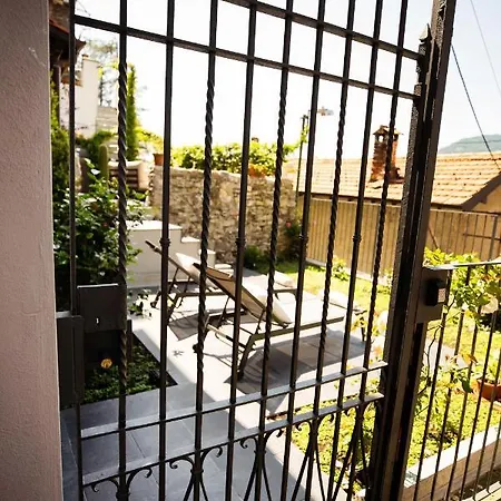 Pietralago, Con Giardino Vista